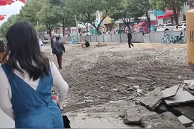 随州解放路地砖的更新有了更靓丽的街景，提档升级改善了市容市貌图片