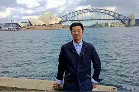 28岁拿下863项目，32岁破格晋升教授，他如今斩获人工智能领域最高荣誉！图片