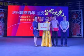 不仅留下了歌声，他还把遗体捐给了医学院，把爱心款捐给了更多的人图片