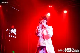 rapper福克斯多图，台上痞帅，台下也有腼腆一面图片