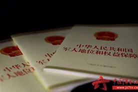 八一前夕，让我们谈谈军人如何才能赢得尊崇图片