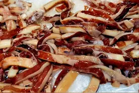 夏季，遇到鱿鱼别错过，营养极高，比吃牛羊肉强，酱炒一下真美味图片