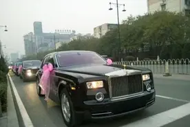 汽修厂工人花24万买下劳斯莱斯当婚车，结果第一次接活就赔了五千图片