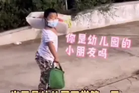 吴一钶：幼儿园小男孩独自拎包扛被子上学，做好这5点，你的也能图片