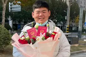 励志！山东第一胖为爱减重400斤，如今瘦出锁骨，网友直呼认不出图片