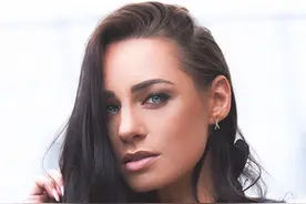 蜂腰翘臀，完美身材，英国美女健身成为比基尼运动员，实现梦想图片