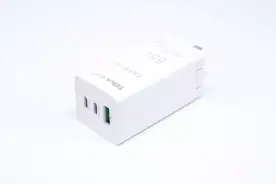 能手机APP智能控制的充电器内部什么样？拆解铁甲65W氮化镓揭晓图片