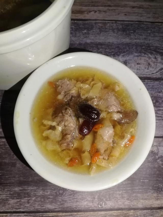 咳嗽可以喝花生花胶汤吗 咳嗽可以喝花生花胶汤吗宝宝