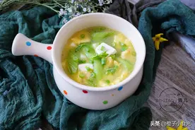 入夏后，用它和丝瓜一起煮，汤鲜味美特清爽，比喝骨头汤还过瘾图片
