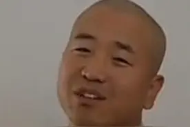 《乡爱前传》10：刘能如约打牌被谢鼎骂，李福故意输钱赵四识破图片