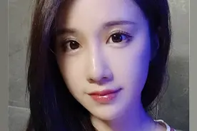 小说：似笑非笑的表情图片