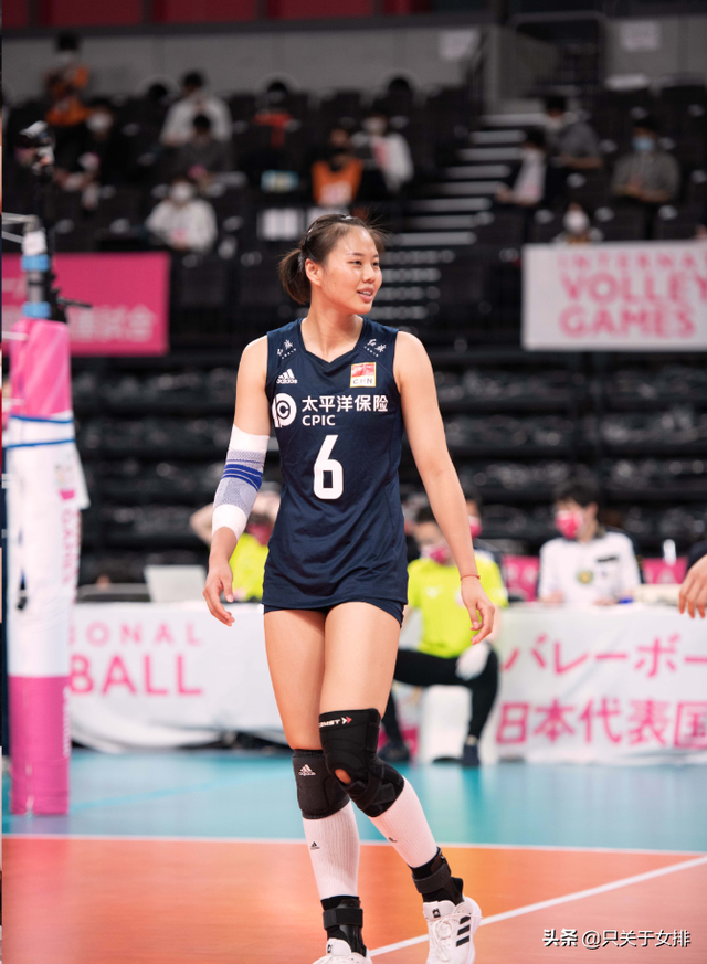 女排合影暴露真实身高，袁心玥最少2米03，杨昊：龚翔宇超过1米9