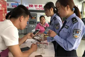 蒲城：全面推行“互联网＋公安出入境服务” 开启为民服务新模式图片