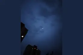 暴雨后夜行图片