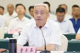 袁光平:咬紧牙关做好最后冲刺 如期高质量完成脱贫攻坚目标任务图片
