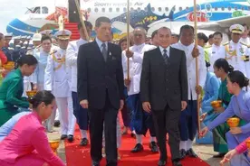 不丹国王是最伟大的国王，泰国国王和柬埔寨国王加起来也比不上他图片