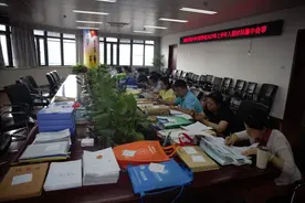 力争每一份入团志愿书填写标准规范——南昌市开展入团档案核查工作图片