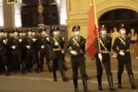 帅！解放军仪仗队齐唱《喀秋莎》亮相红场阅兵彩排图片