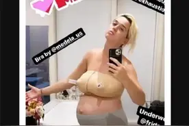 国外女子晒产后照，网友：垮肉好恶心啊，跟催乳的母猪一样图片