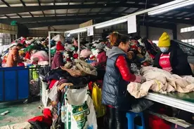 居民区里面的潜在生意，你丢掉的废品，聪明人捡走以后奔向致富路图片