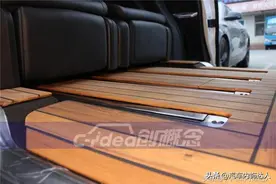 丰田塞纳商务车内饰改装图片，柚木地板独具特色图片