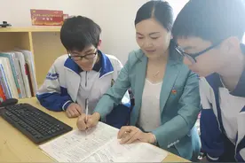 痴心一片终不悔，只为桃李竞相开——记岳阳市第二中学党员教师彭细姣图片