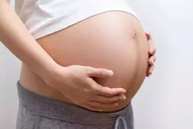 孕妇有三种反应，暗示肚子里的宝宝“多动调皮”，以后要多操心了图片