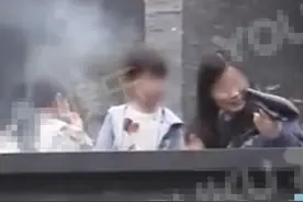 吴京谢楠搞烧烤派对 儿子掌勺爸爸略显沧桑图片