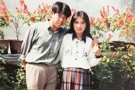 “妈，你当年是被我爸绑回家的？”孩子晒爸妈年轻照，颜值差距大图片