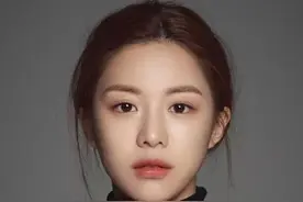 韩国氧气美女在动态视频中下垂苹果肌，刀刻法令纹，丑到没眼看？图片