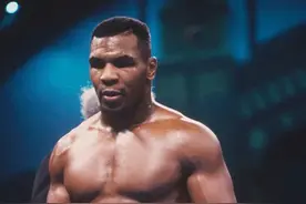 英国传奇炮轰泰森：没资格进历史前五，只会打顺风拳，衰退太早图片