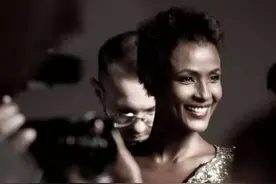 4岁被强暴，13岁逃婚，从牧羊女到顶级超模，她的人生有多精彩图片