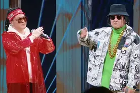 沈腾沙溢模仿吴亦凡造型，合体唱《大碗宽面》，当年的校草咋地了图片