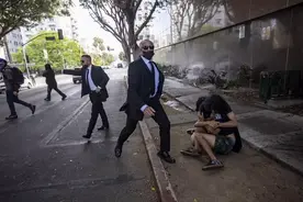 “她还有XX，怎么能进女洗手间”美国民众因跨性别者事件爆发互殴图片