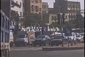 广东一公交车在路口漂移甩尾，后续来了图片