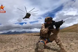 解放军新型单兵智能终端界面首次曝光！除了手机版，还有手表款图片