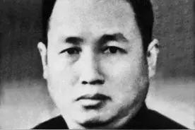范长江：以笔为戈，力举千钧纸一张图片