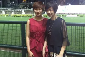 奥运冠军嫁豪门都太低调！张怡宁穿雪纺衫像路人，比伏明霞还朴素图片