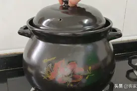 广东人夏季少不了一锅汤，教你煲汤技巧，汤鲜肉香，一大锅不够喝图片