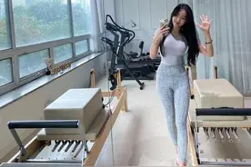 身高177cm的韩国辣妈，大长腿马甲线身材保持超好，堪称尤物图片