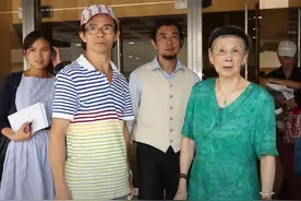 97岁梅艳芳母亲传病危，梅启明带她上街否定，证明母亲身体健康图片