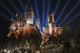 小说：他掉下悬崖，醒来后，却发现来到了一个陌生的地方图片