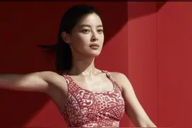 辛芷蕾真是个"欲女"，穿"五花肉"内衣拍杂志，这身材一般人真没有图片