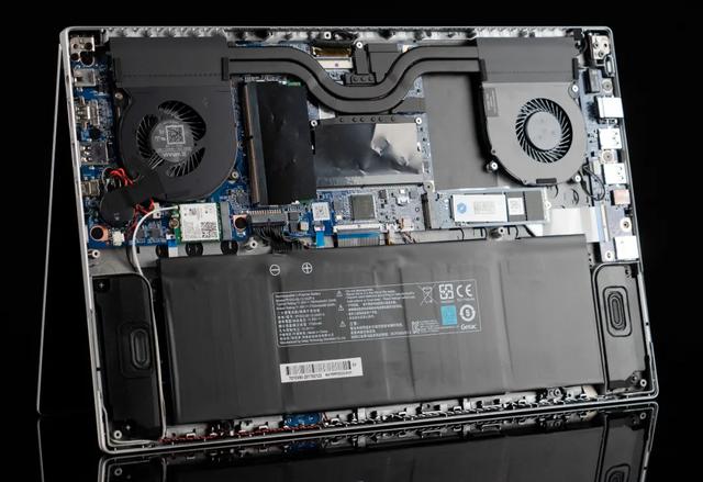 轻薄本中的西装暴徒:机械革命Code01评测