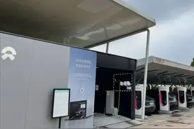 排队4小时充电1小时，新能源「假期综合症」如何破局？图片