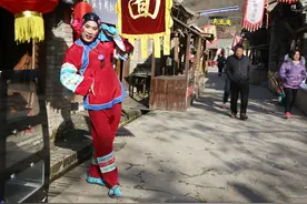 1米83帅小伙穿女装走红，吸引一堆女粉丝，媳妇吃醋半月不理他图片