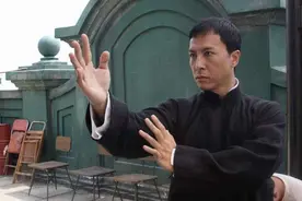 春晚亮点：终于见到吴京甄子丹“打架”，甄子丹笑场了图片