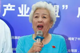 谢芳85岁还要穿旗袍裙，版型改得又宽又大，刚好遮住了发福曲线图片