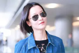 杜鹃穿斗篷牛仔配蕾丝裙，高冷尽失变身温柔妹，刘雯皮衣又飒又帅图片