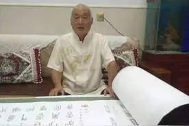 镇平县七旬老人杨润甫书写百米长卷，向建党百年献礼图片